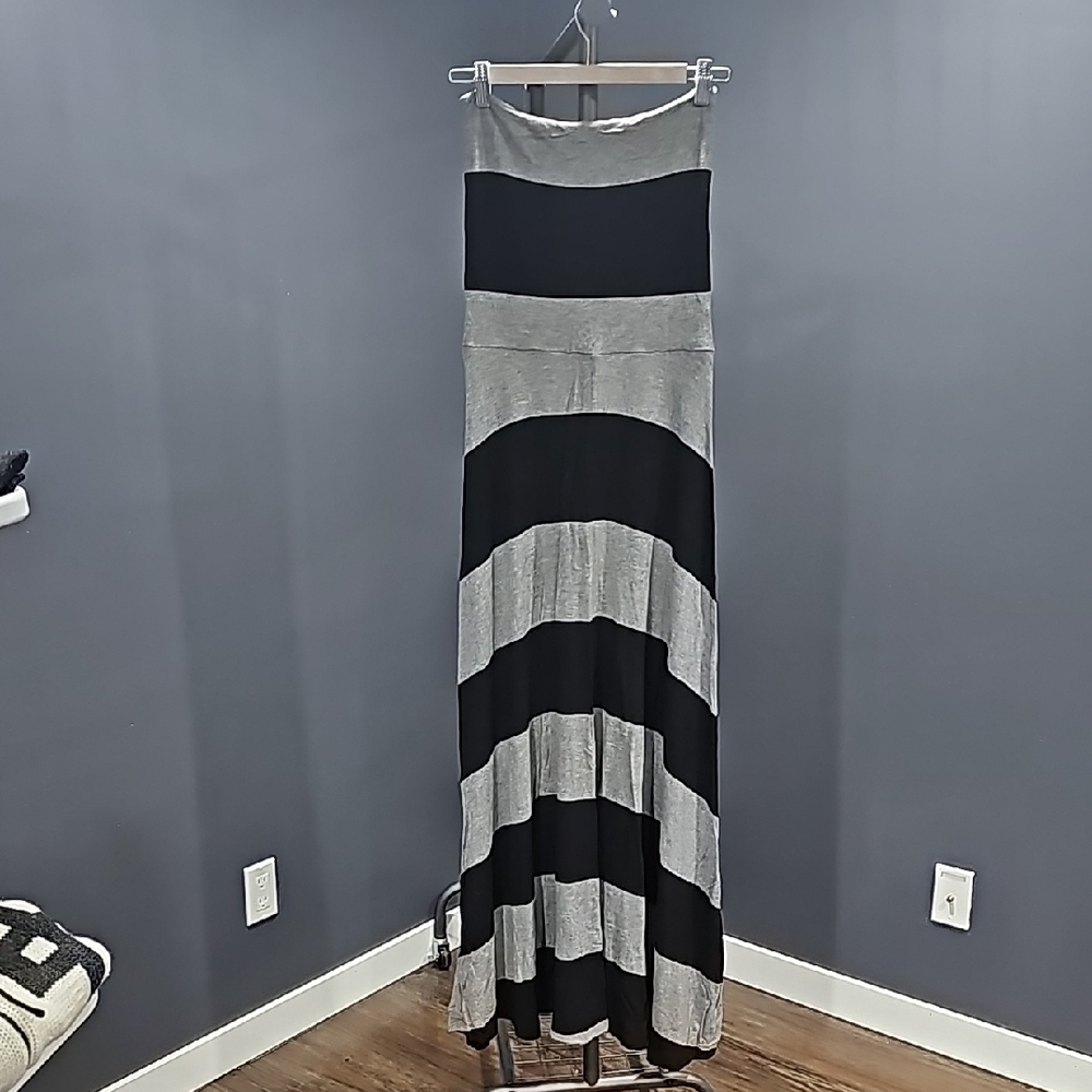 Chic Striped Maxi Skirt - Black and Gray